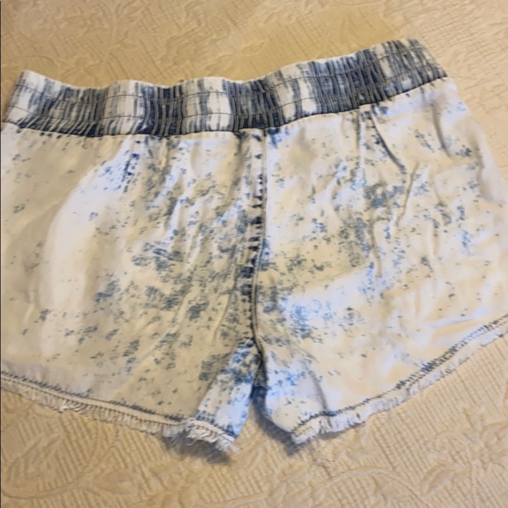 Shorts - Picture 2 of 3